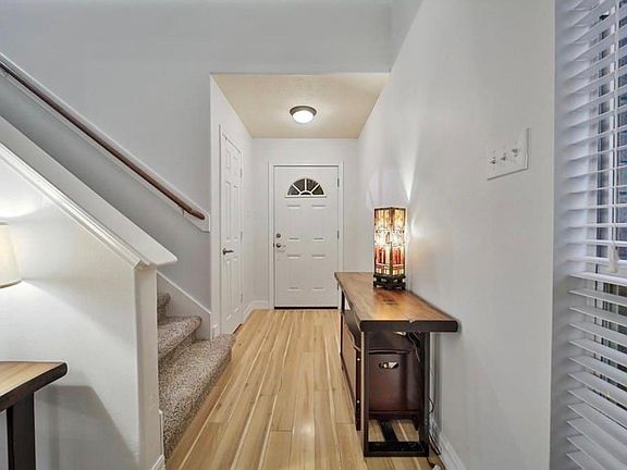 3rd image of 16923 Lockford Ln