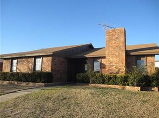 1815 Red Oak Ln, Carrollton, TX 75007