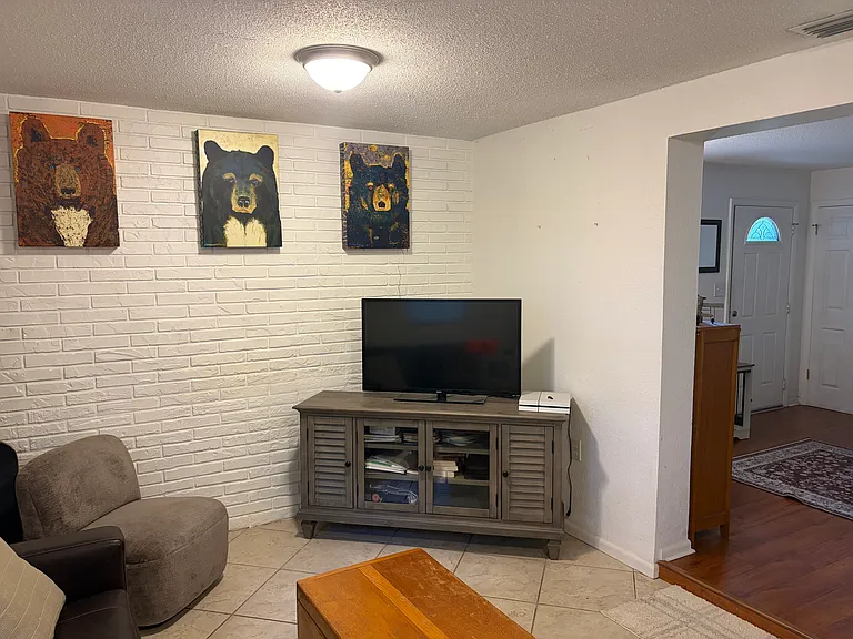 812 NE 9th Ave — Photo 12