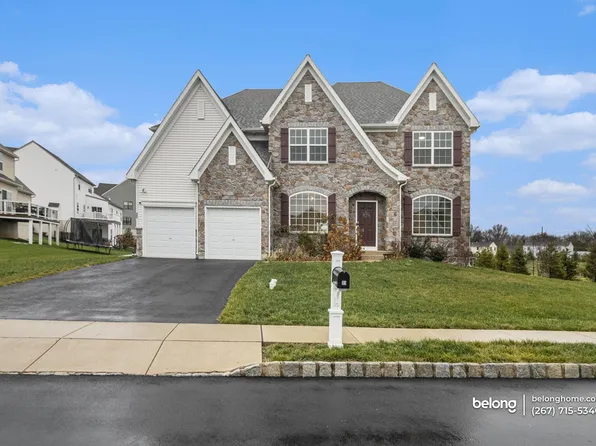 35 Furlong Rd, Douglassville, PA 19518