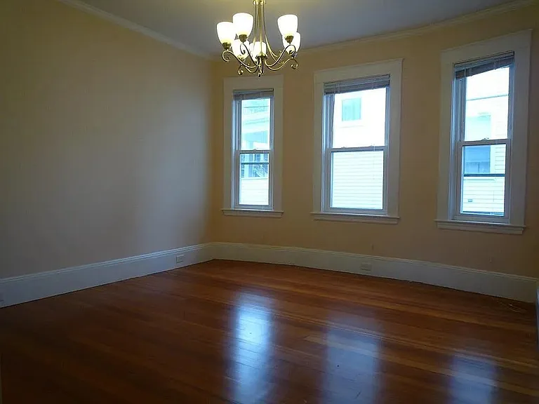 34 Oxford Ave #34 — Photo 3
