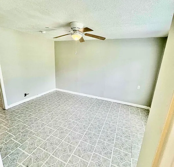 4265 Woodlawn Ave #B — Photo 6