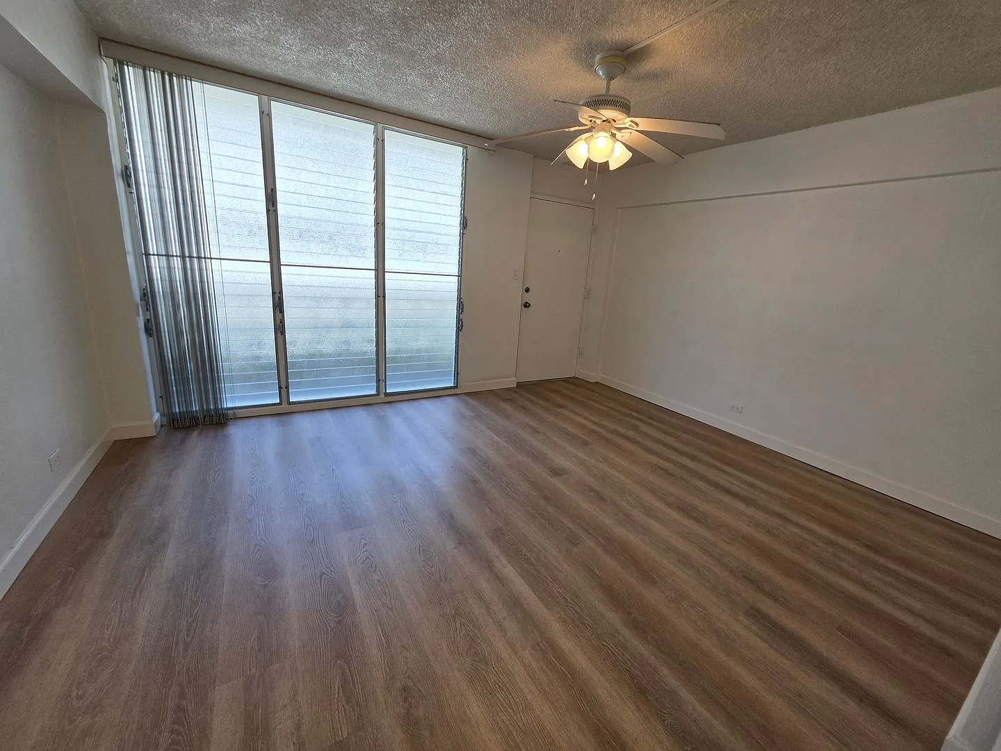 Fern Terrace - Renovated 2/2/1 with spacious lanai and washer/dryer in unit! — Photo 2