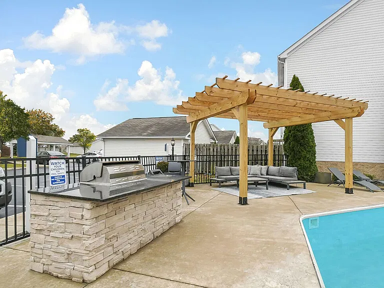 1040 Hartford Village Blvd — Photo 3