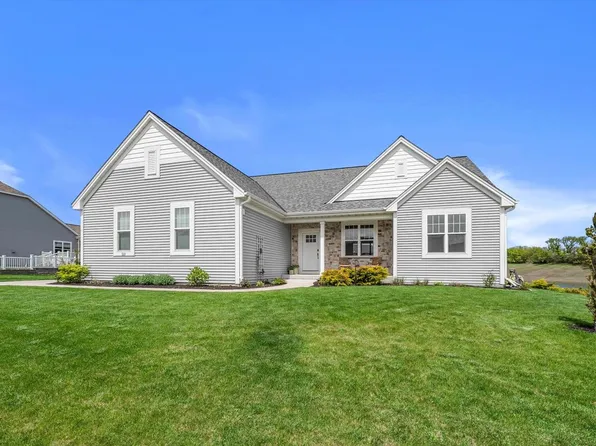 723 Autumn Ridge LANE, Hartford, WI 53027
