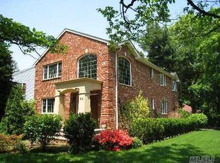 53 Upland Rd, Great Neck, NY 11020