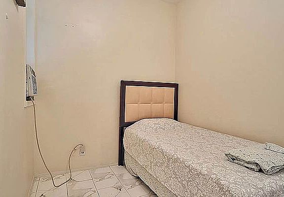 3rd image of 909 Gates Ave #1A