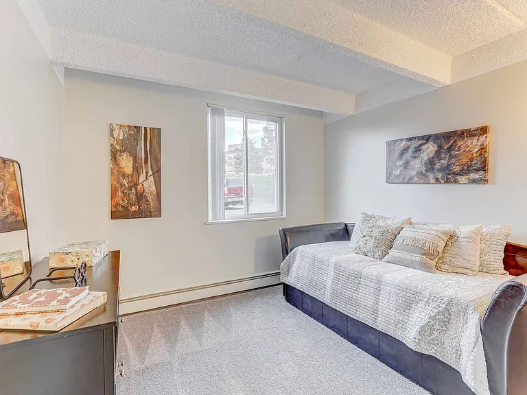 Summit View Village Apartments — Photo 32