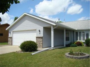 405 Beverly St SE, Wanamingo, MN 55983