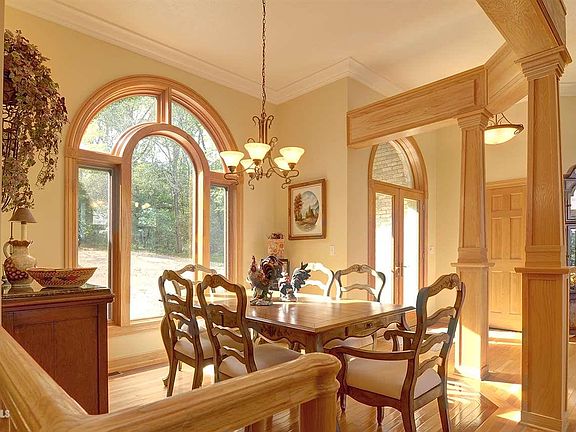 4th image of 24-49 Carriage Hill Ct