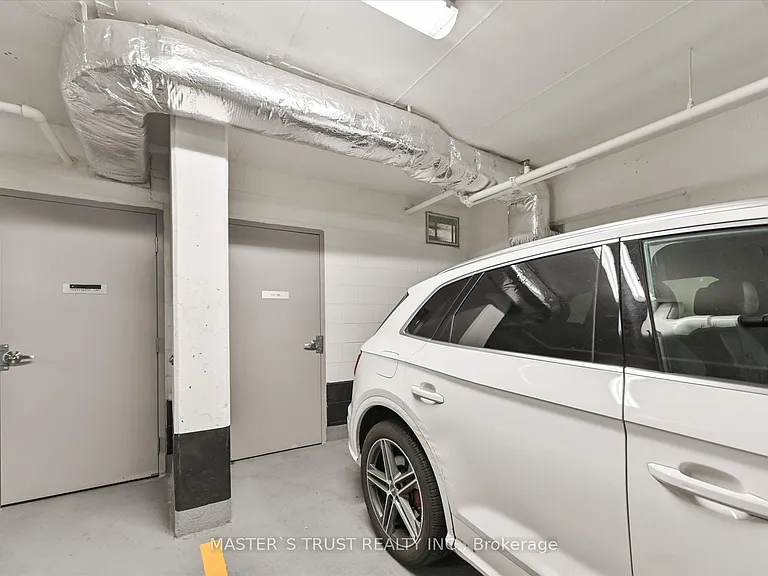 8 Eglinton Ave E #Penthouse 5801 — Photo 40
