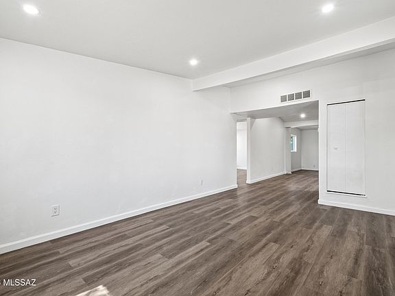 5th image of 5466 S Santa Cruz Ave