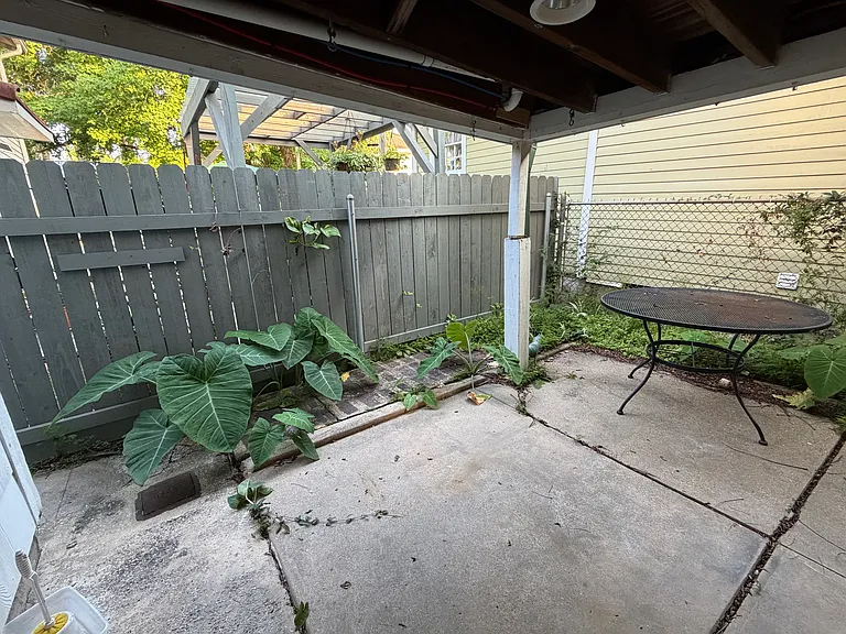 4316-4318 Fontainebleau Dr — Photo 9