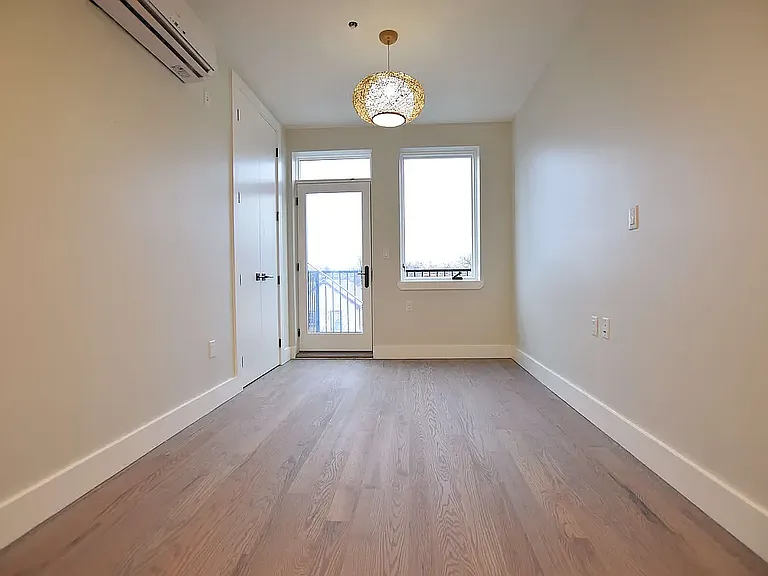 987 Rogers Ave #4D — Photo 1