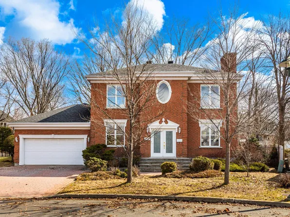 1719 Rue De La Bch, Longueuil, QC J4N 1M9