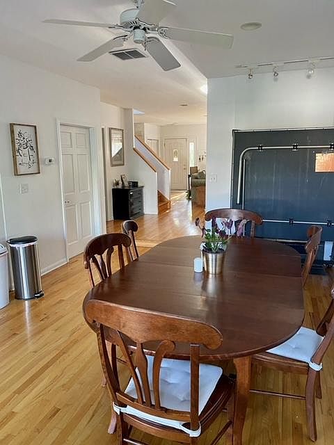 Kitchen Dining Area