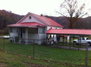 1727 Coal River Rd, Glen Daniel, WV 25844