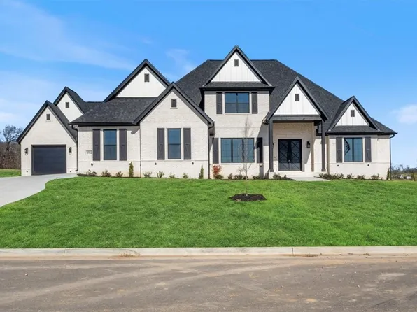 2702 NE Waterfall Ave, Bentonville, AR 72712