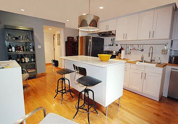 3rd image of 267 W 90th St APT 1R