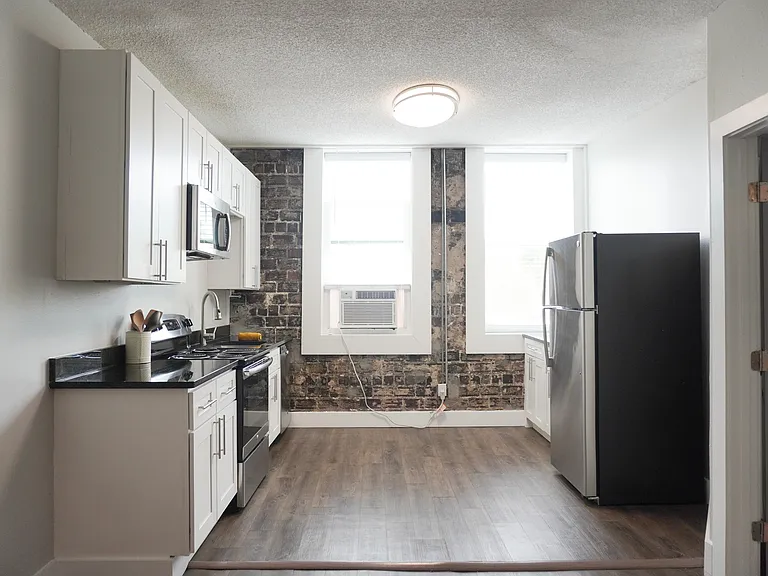 404 S Newport Ave #18 — Photo 3