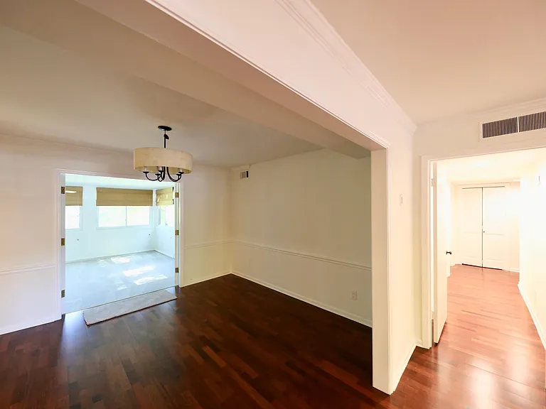 58 Chaumont Sq NW — Photo 6