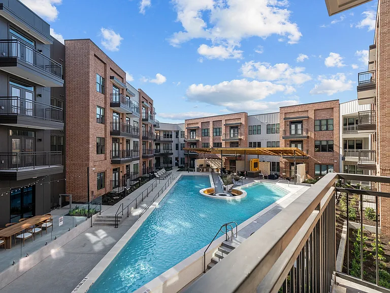 Eastpoint Apartments — Photo 22