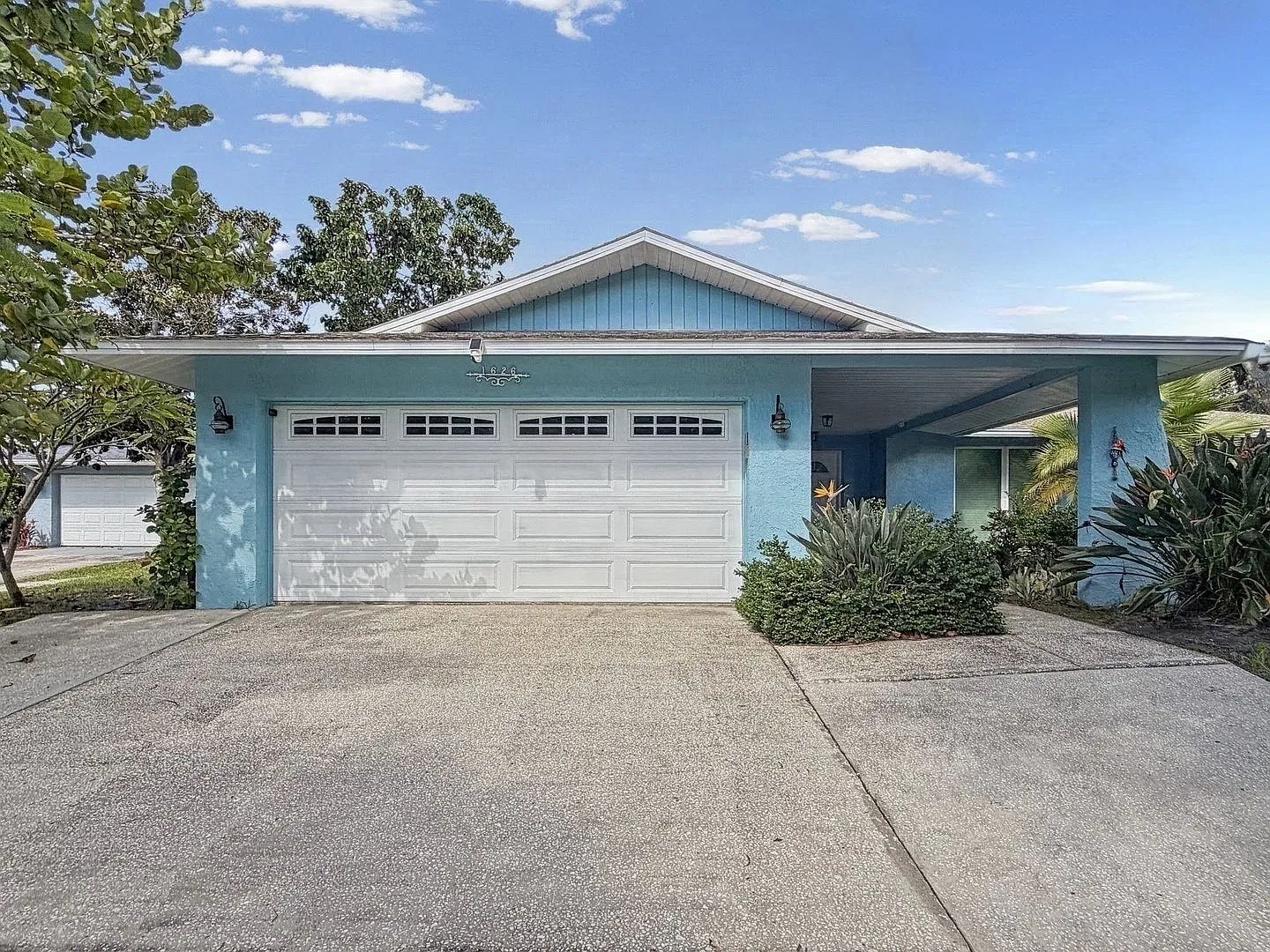 Your Next Home in Tarpon Springs Recently Updated & Large Outdoor Space! 3bed |2bath — Photo 2