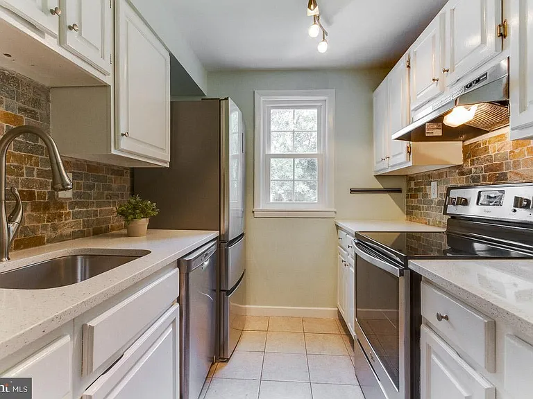 806 S Arlington Mill Dr #204 — Photo 2