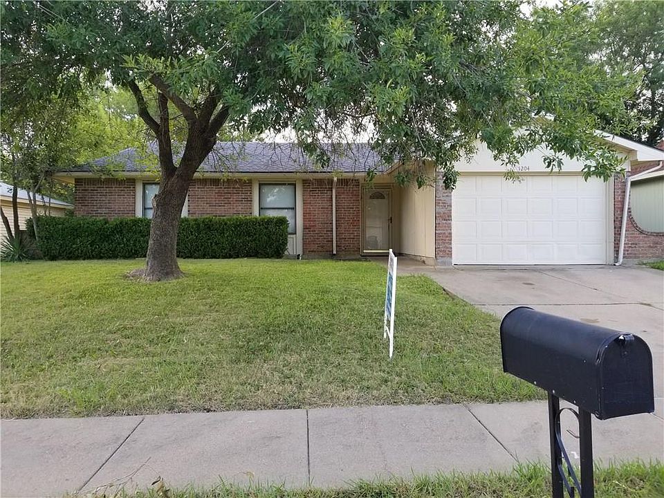 1st image of 1204 Royal Hill Ln