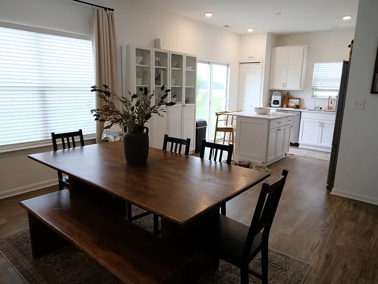 961 Capricorn Dr — Photo 3