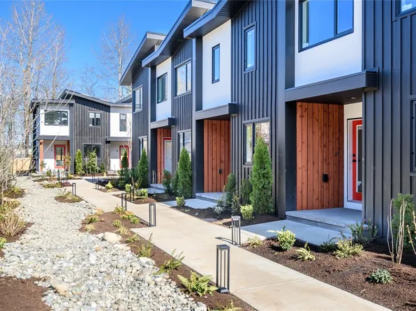 1590 Piercy Ave #5, Courtenay, BC V9N 3E9