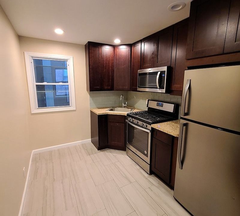 1st image of 690 10th Ave #4B