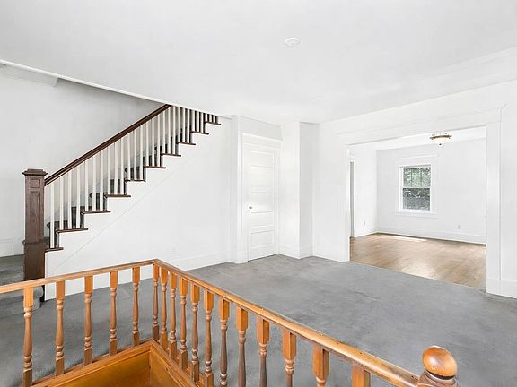 5th image of 220 Elm St