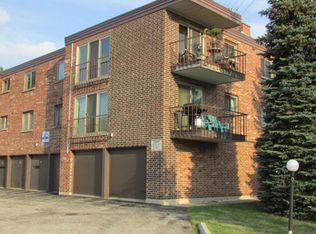 10241 Central Ave APT 1A, Oak Lawn, IL 60453