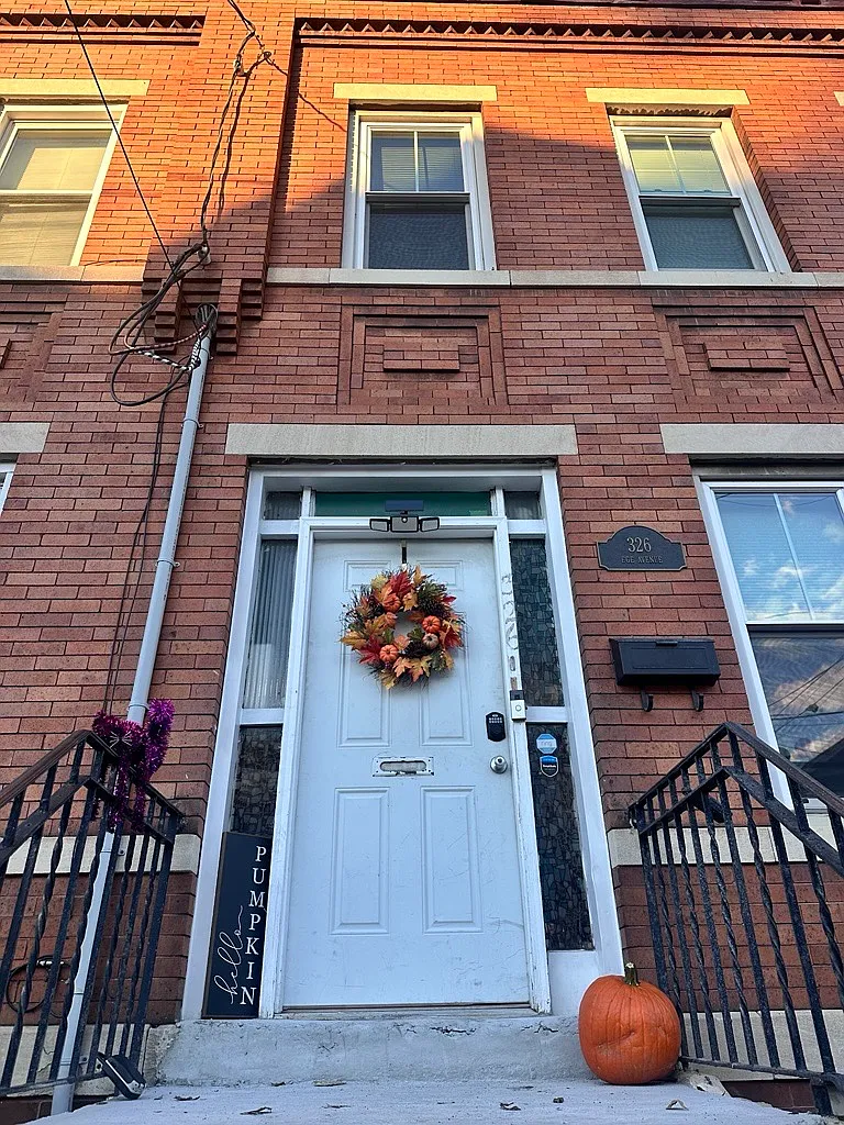 3 bed, 1200 sqft, $2,399 — Photo 4