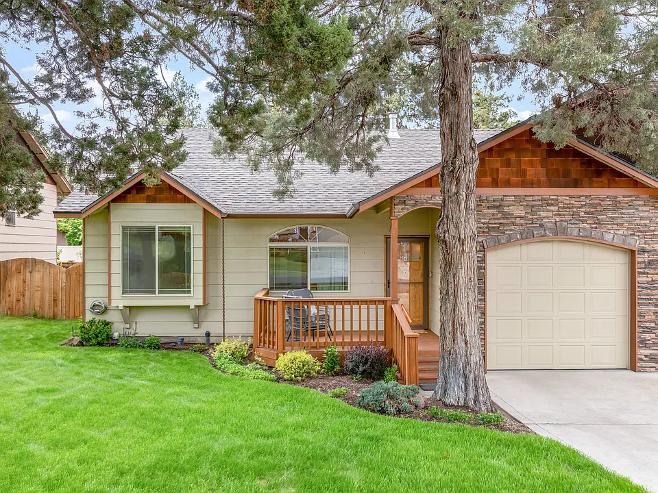 1009 SW Crosscut Ct