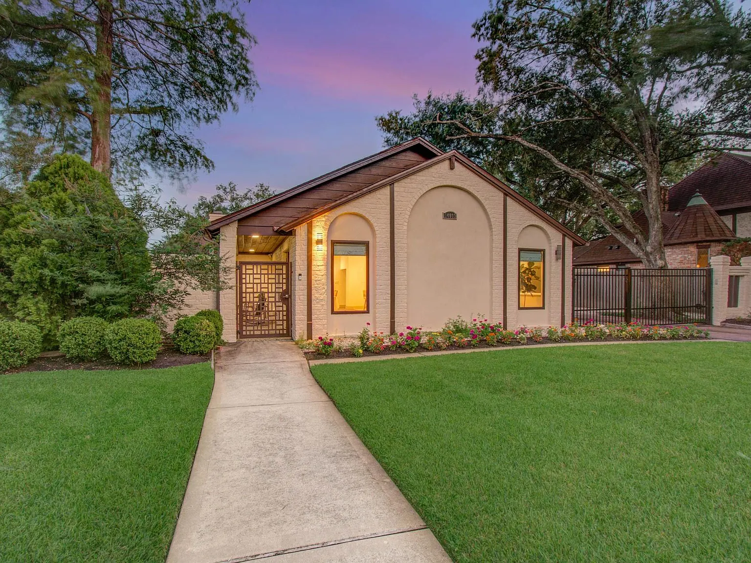 3 bed, 3.0 bath, 2309 sqft, $3,950 — Photo 2