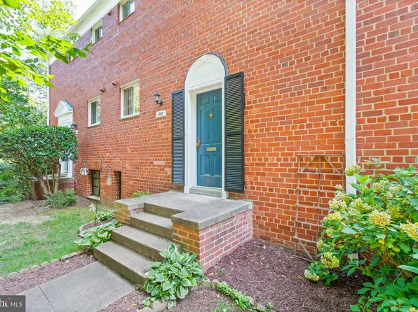 1907 N Quaker Ln, Alexandria, VA 22302