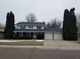3014 Cedarberry Rd, North Platte, NE 69101