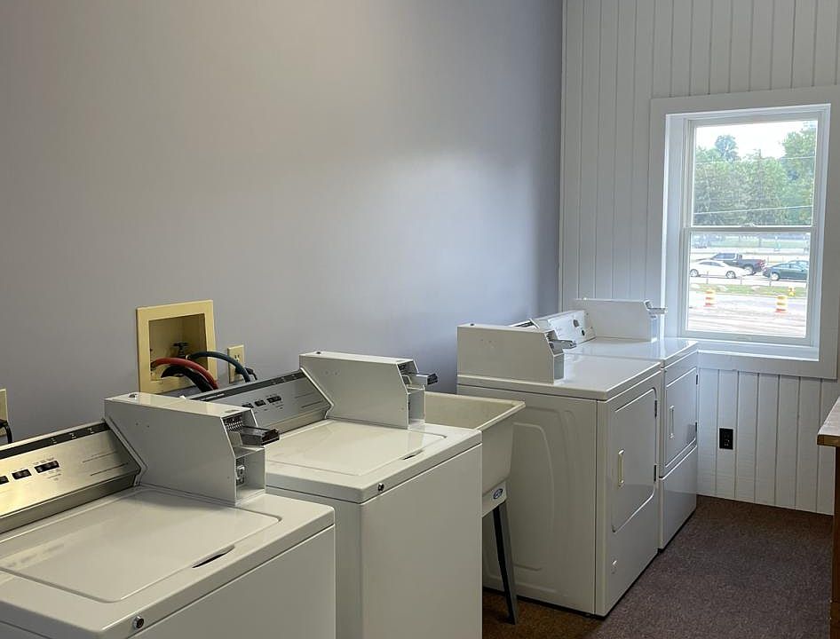 2nd image of 104 E Main St #1/2