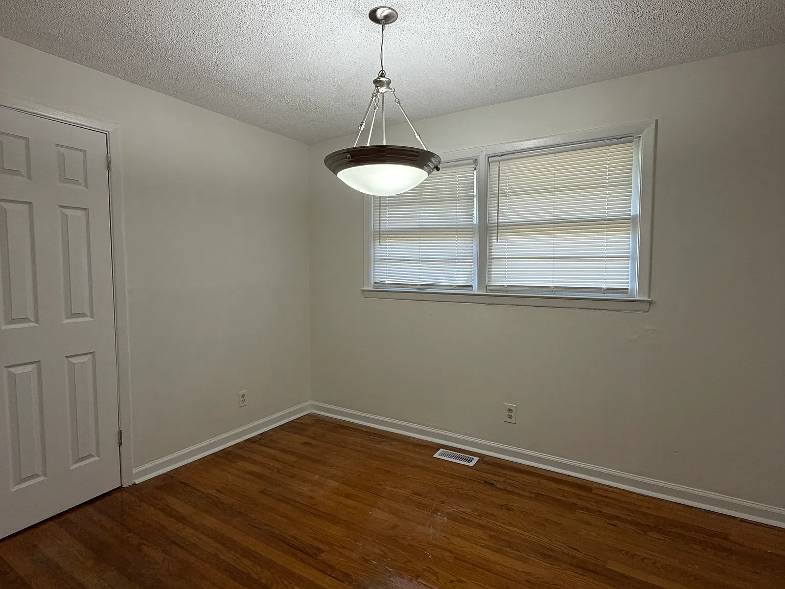 3 bed, 1356 sqft, $1,445 — Photo 4