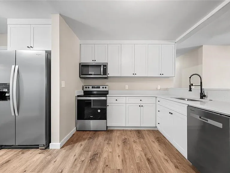 920 Johnston St — Photo 6
