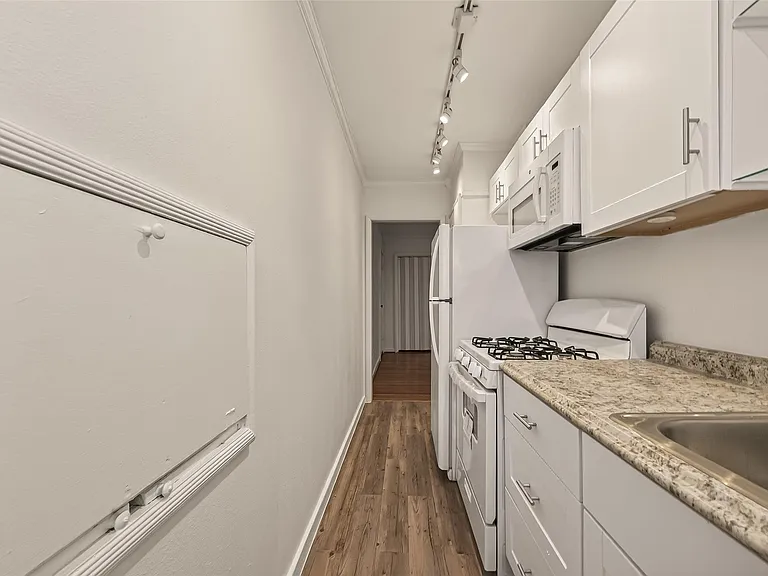 2021 Southgate Blvd #6 — Photo 15