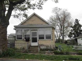 2922 R St, Omaha, NE 68107