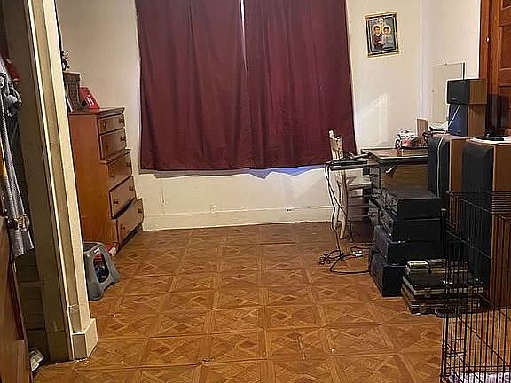 5th image of 405 Belanger St