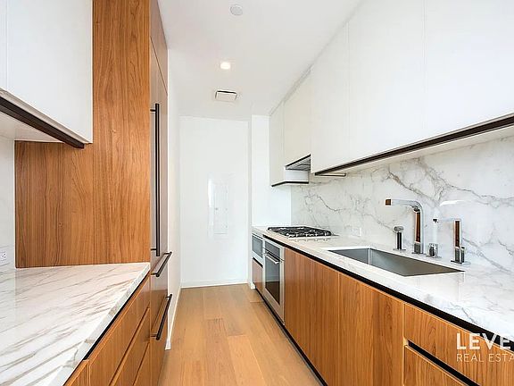 4th image of 1 W End Ave APT 18C