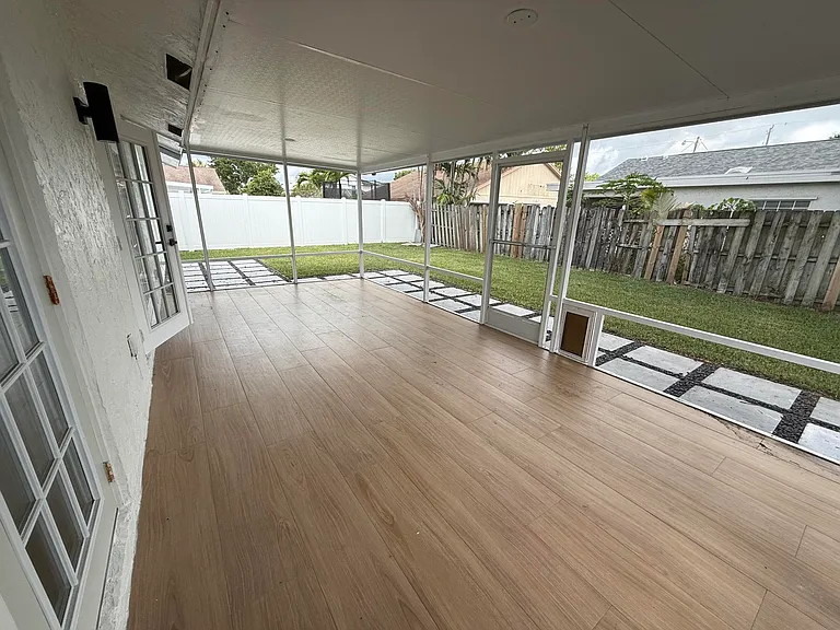 6249 Foster St — Photo 25