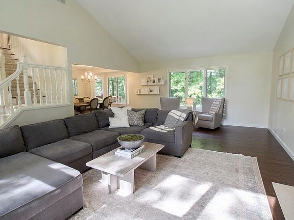 5th image of 6985 Springcrest Ct