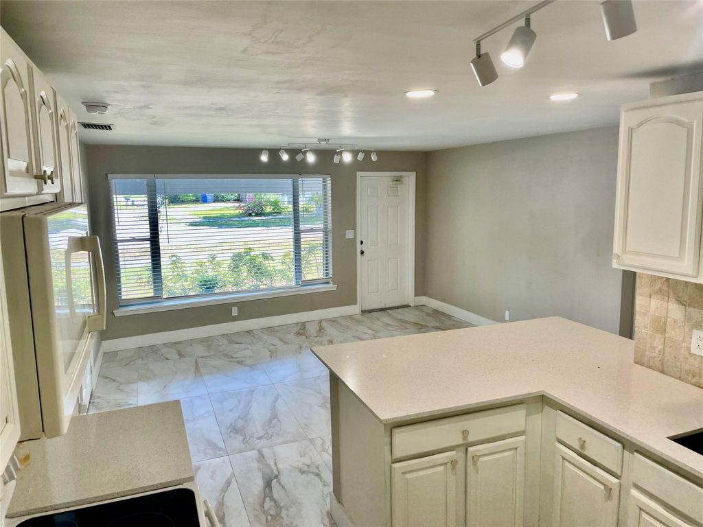 1010 NE 24TH Street, photo 8