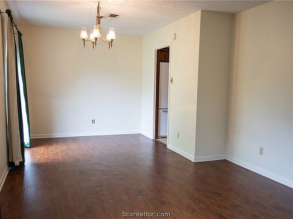 4th image of 2720 Normand Cir